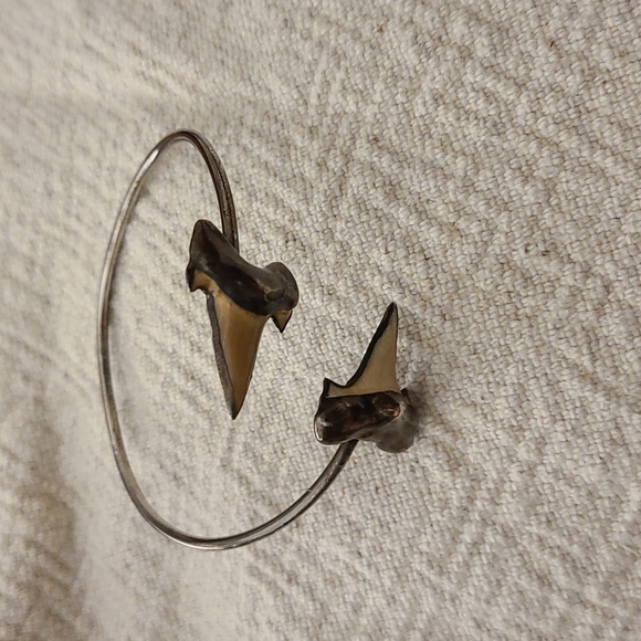 Adjustable cuff with Shark 🦈 Teeth - Picture 1 of 3